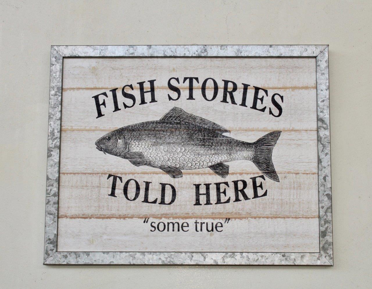 WOODEN 'FISH STORIES' SIGN - NetDécor 